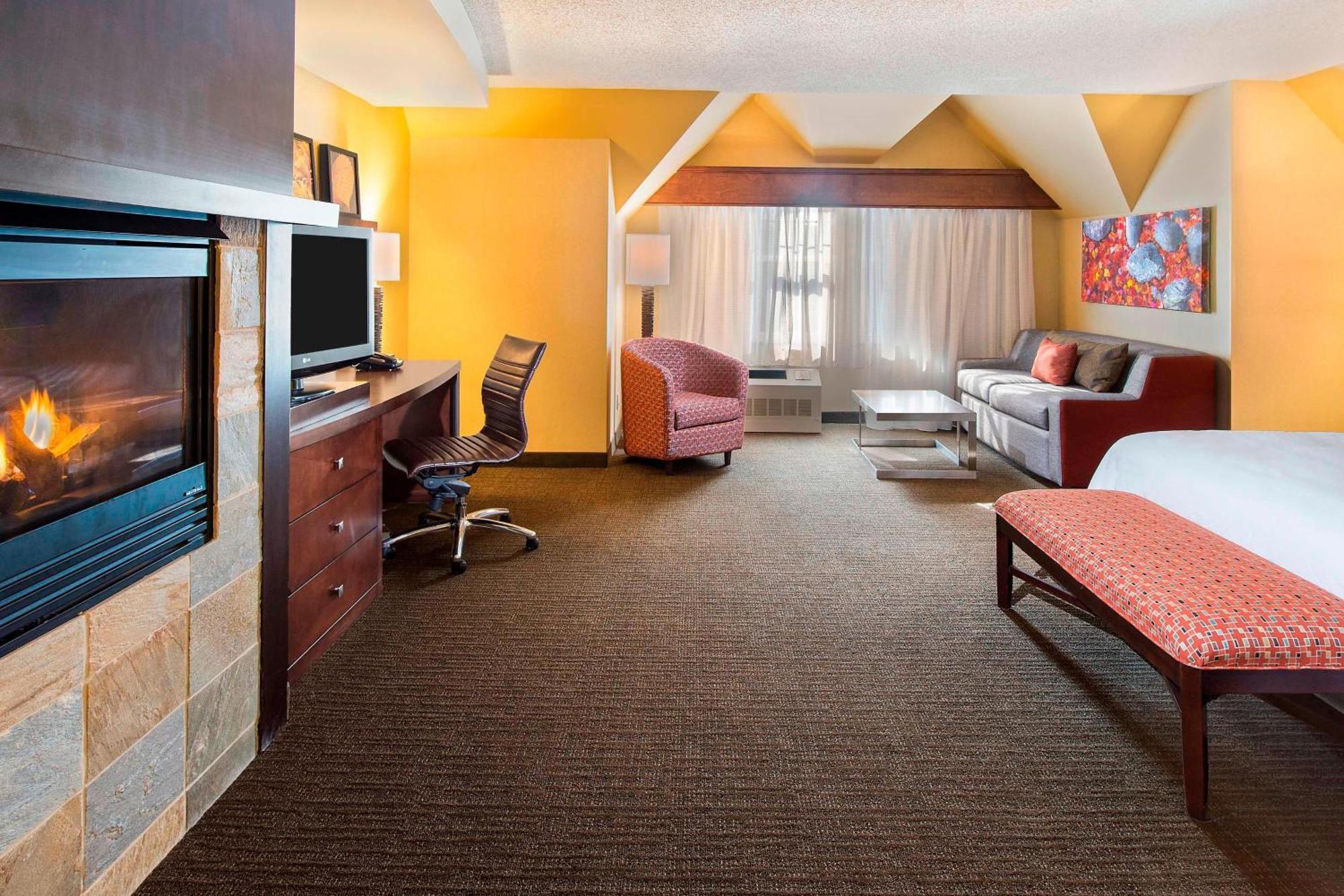Courtyard Marriott Placid Hotel 3*