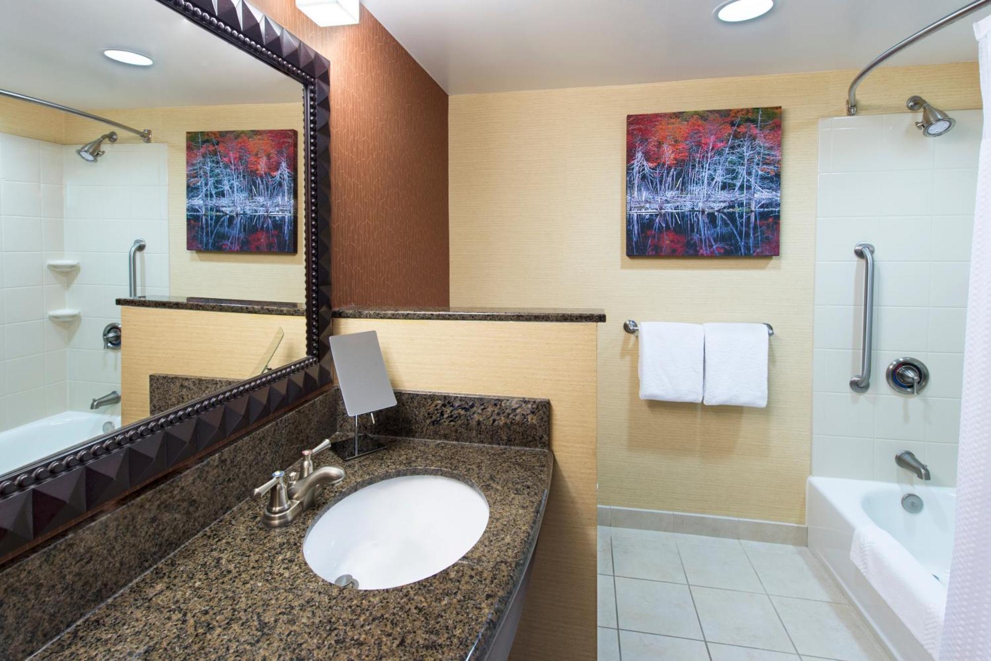 Courtyard Marriott Placid Hotel